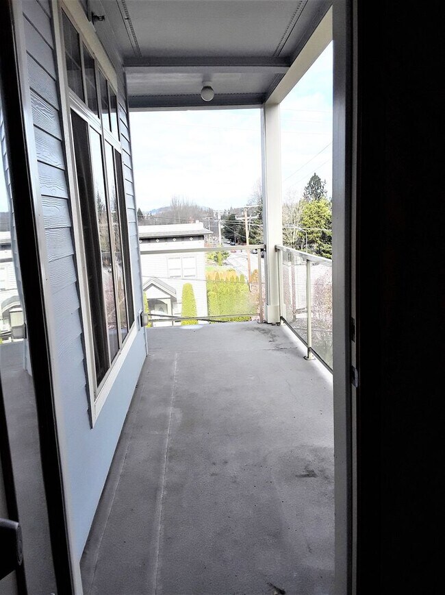 Building Photo - Beautiful Corner Condo In Central Location