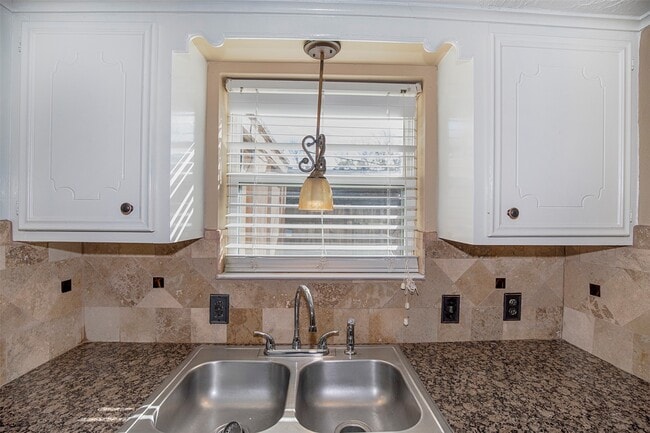 Building Photo - 431 Sunset Dr