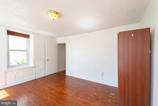 Building Photo - 3719 Calumet St