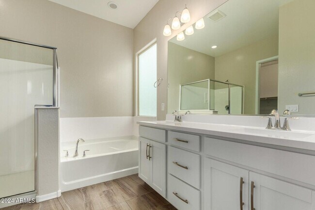 Building Photo - 2082 E Lantana Dr