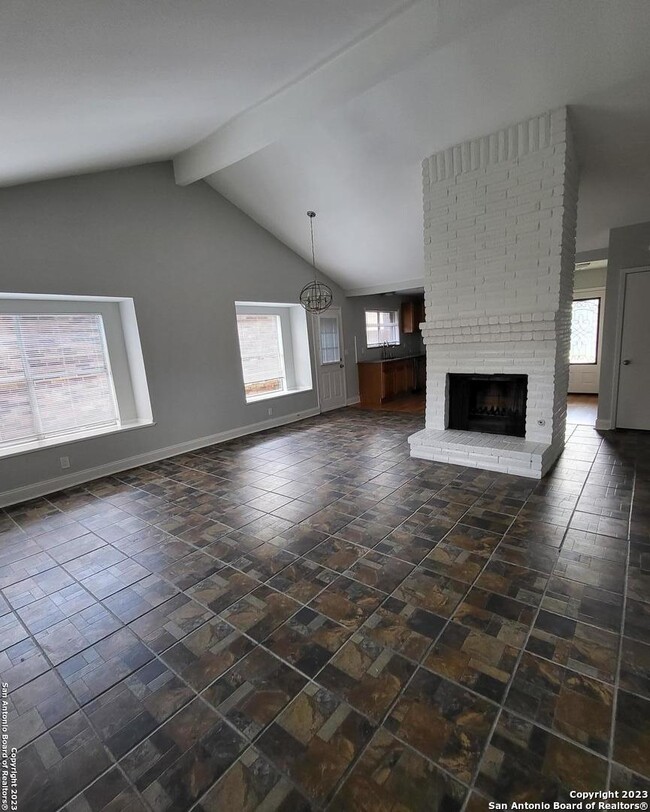 Building Photo - 656 Fern Meadow Dr