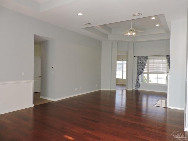 Building Photo - 4986 Vizcaya Dr