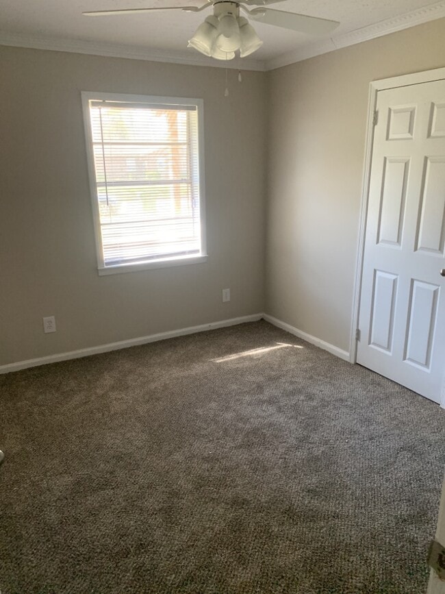 Building Photo - 3144 Montwood Dr