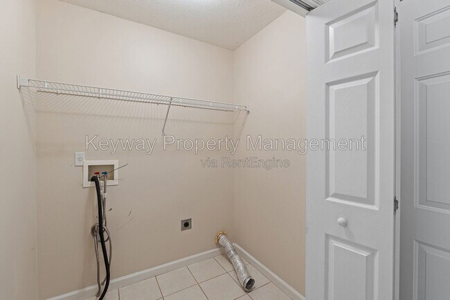 Building Photo - 296 Southbank Dr