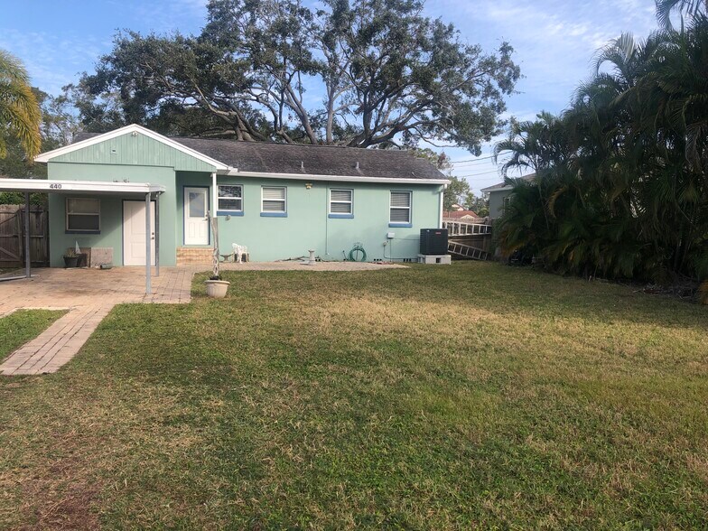 Building Photo - 440 38th Ave NE