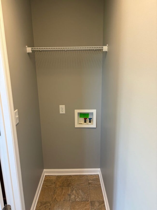 Building Photo - 5012 S Cross Point Ct