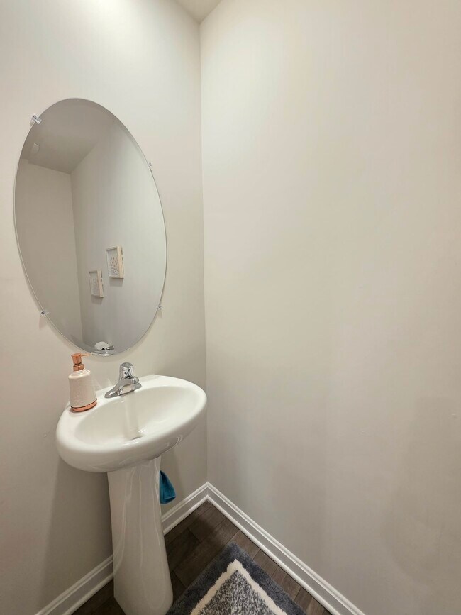 Building Photo - 407 Stream Valley Ct