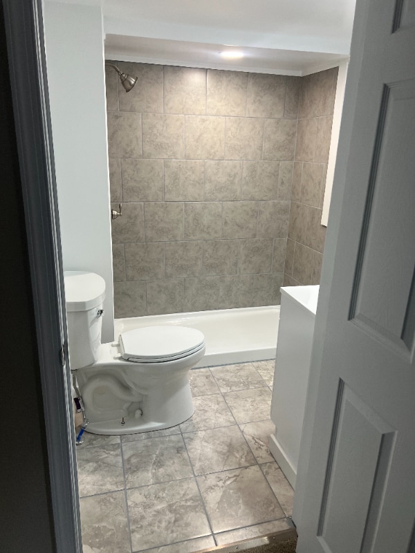 Building Photo - 205 E 2nd St