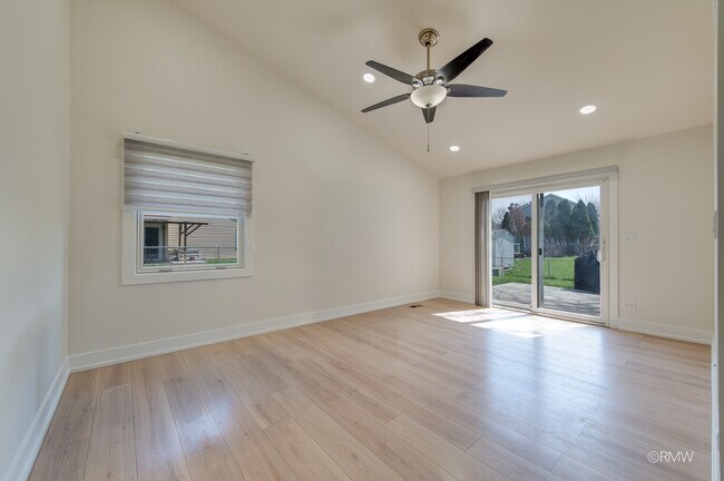 Building Photo - 359 Chaparral Cir