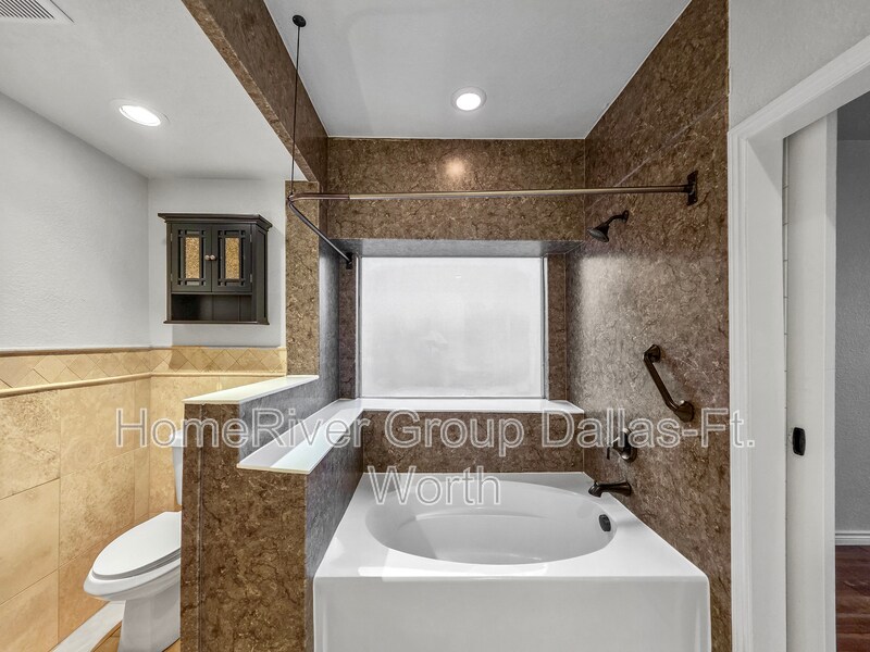 Building Photo - 325 Willow Creek Dr