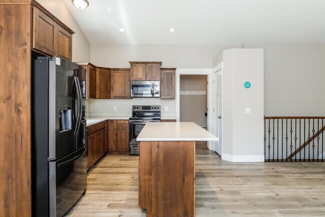 Building Photo - 1009 1050 W