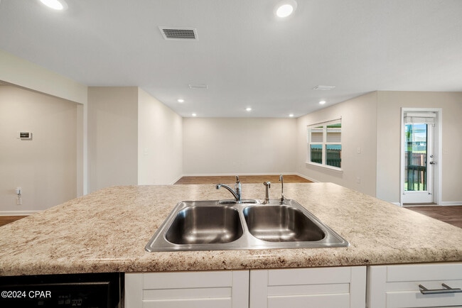 Building Photo - 5817 Viking Wy