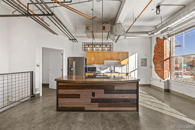 Building Photo - 1777 E 39th Ave