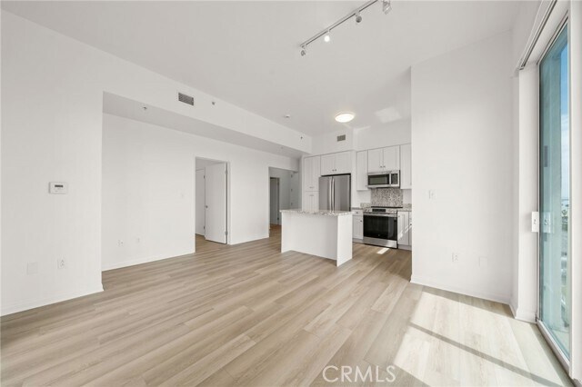 Building Photo - 488 E Ocean Blvd