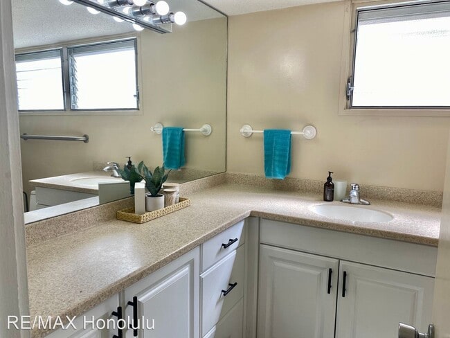 Building Photo - 2 br, 2 bath House - 2355 Ala Wai Blvd Apt...