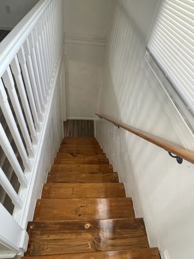 Building Photo - FOR RENT WILLOUBHY AREA!