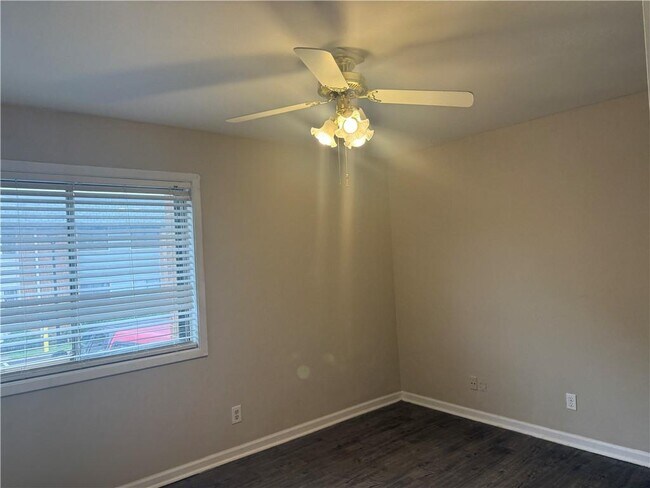 Building Photo - 145 Northwood Dr
