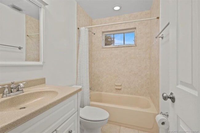 Building Photo - 517 SW College Park Rd