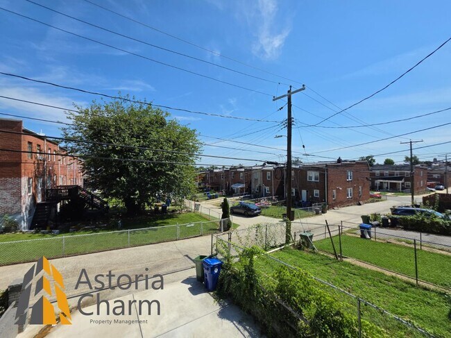 Building Photo - 1015 Lyndhurst St