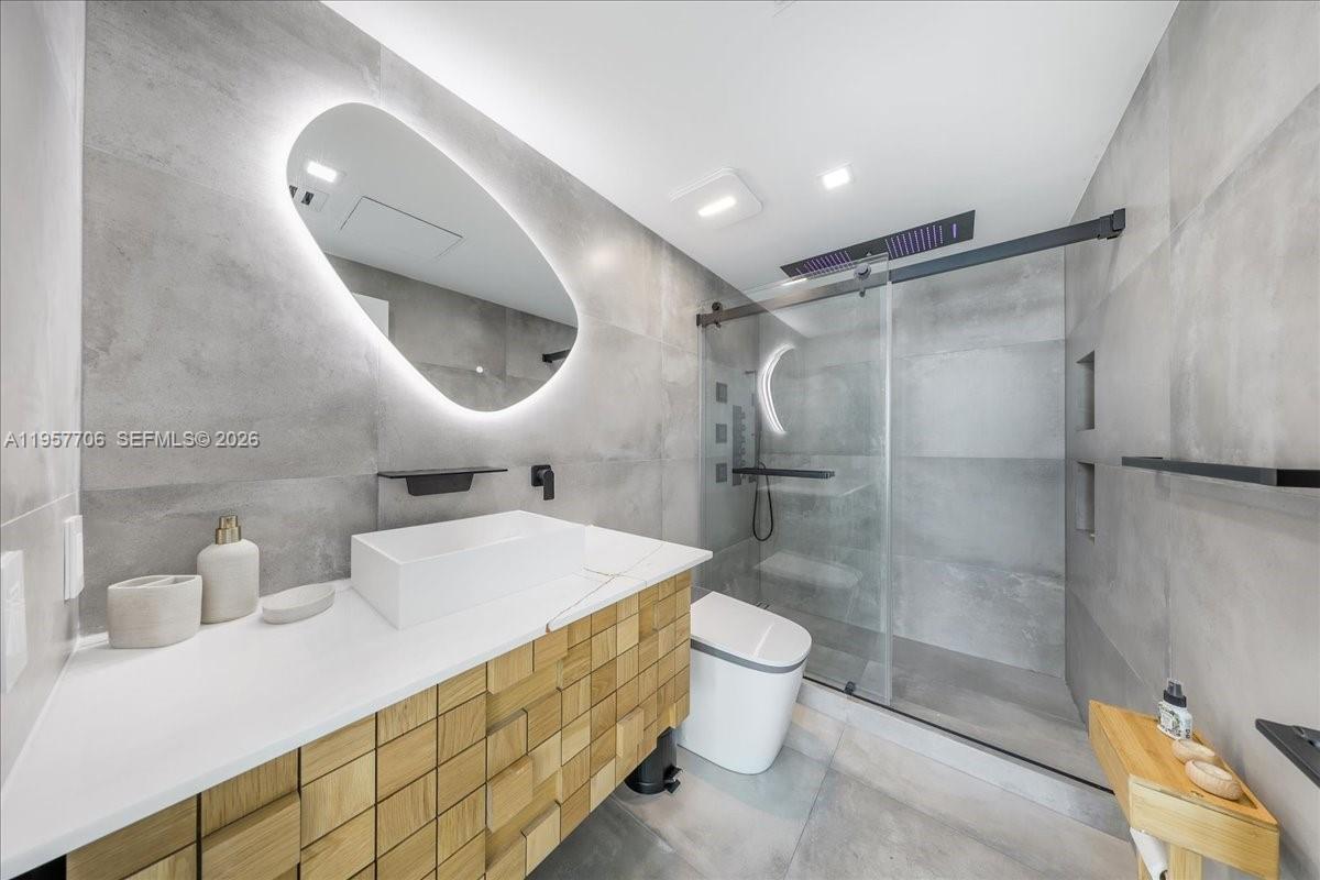 Building Photo - 350 S Miami Ave