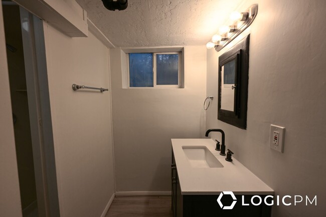 Building Photo - Newly Remodeled Home in Excellent Location!