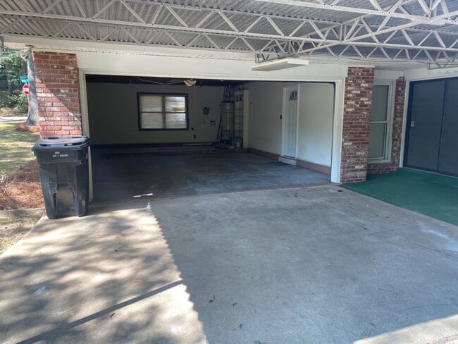 Building Photo - 4702 Rowland Ave