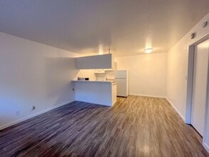 Building Photo - Perfect 1 Bed 1 Bath - Covered Parking Included!
