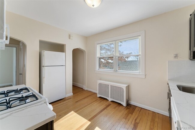 Building Photo - 310 Hayward St