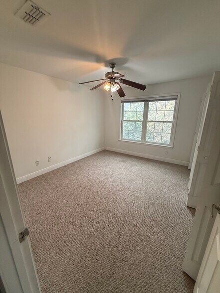 Building Photo - 7301 Santa Fe Pky