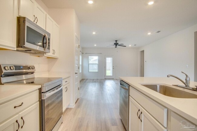 Building Photo - 6625 Sun Tree Cir