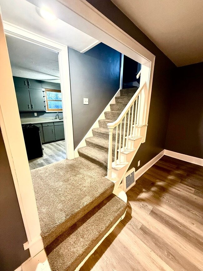 Building Photo - Three bedroom two bathroom home for rent