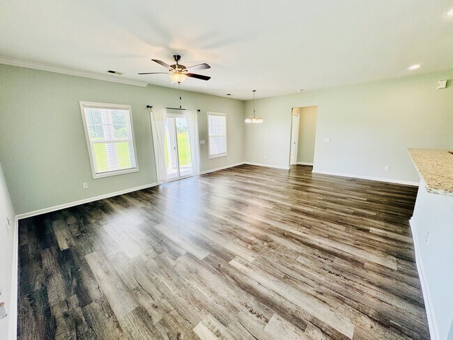 Building Photo - 464 Honeyhill Lp