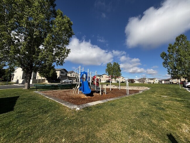 Building Photo - Eagle Mountain Single Family Home