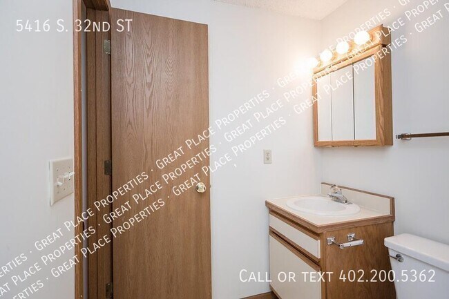 Building Photo - 5416 S 32nd St