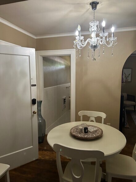 Building Photo - 1023 Scott St