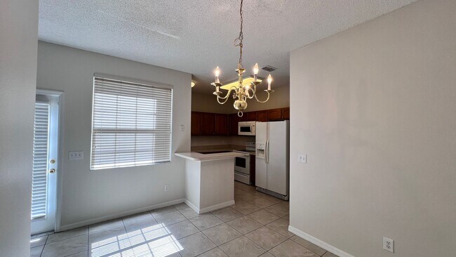 Building Photo - Upgraded Avalon Park 3 Bed/2.5 Bath Townhome!