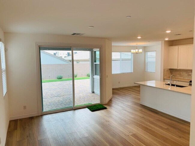 Building Photo - 3 Bedroom Home in Henderson