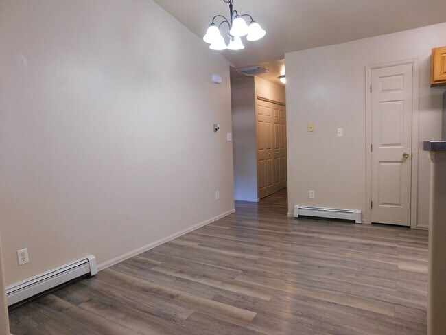 Building Photo - 1107 E Carolina Ave