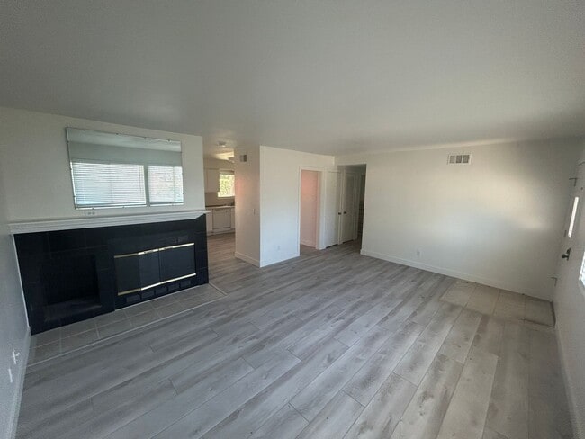 Building Photo - East End 4 Bedroom Home!