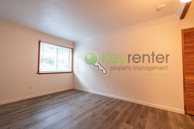 Building Photo - Walking distance to Fashion Vally Mall |2 minute drive to both North and South 163, as well as I-8