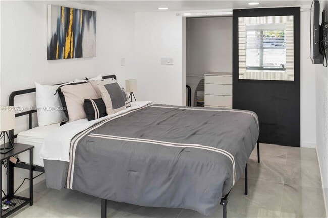 Building Photo - 1241 SW 29th St