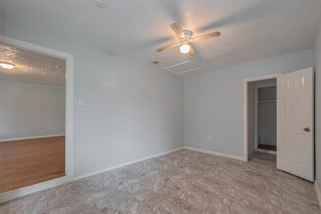 Building Photo - 4906 Larkspur St