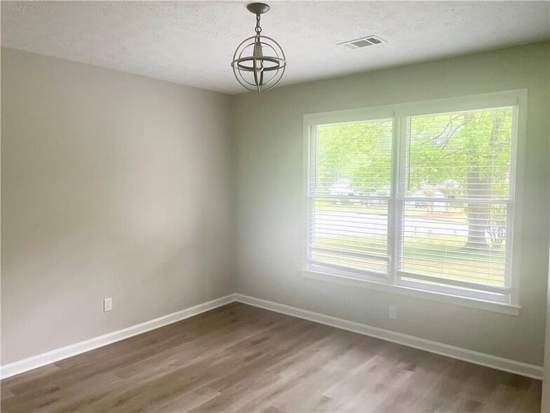 Building Photo - 210 Buck Run