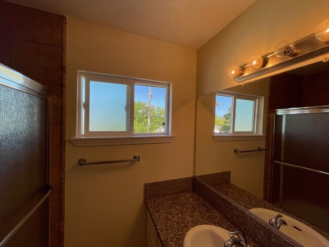 Building Photo - Unit 3