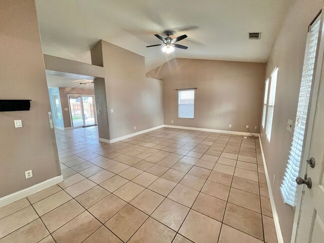 Building Photo - Charming 4 Bedroom, 2 Bath Home in a Quiet Neighborhood