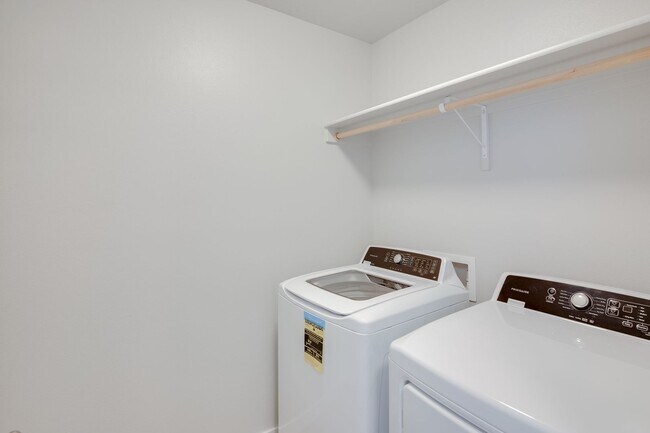 Building Photo - This gorgeous 3 bedroom, 2.5 bath townhome is 1440 square feet of HOME!