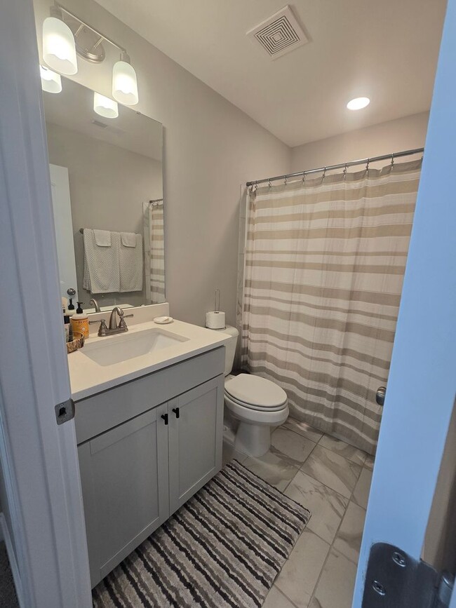Building Photo - NEW LISTING!!!!!