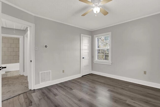 Building Photo - 3088 Manhattan Ave