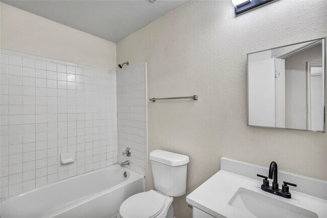 Building Photo - 2400 Byfield Dr