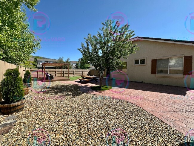 Building Photo - Charming 2-Bed + Bonus Room Corner Lot Hom...